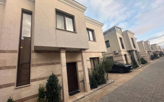 Zweistöckiges Haus mit drei Schlafzimmern in Pomorie ID: 56481