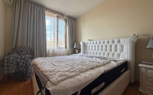 Drei-Zimmer-Wohnung mit zwei Schlafzimmern im Komplex „Raiyski Sad“, Sweti Wlas ID: 79084