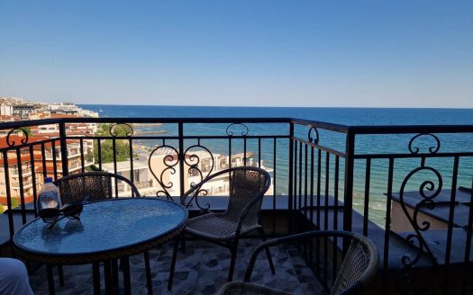 Zwei-Zimmer-Wohnung in erster Linie mit Panoramablick auf das Meer im Grand Hotel, Sweti Wlas ID: 78207