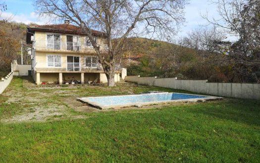 Haus mit großem Grundstück – Goriça ID: 95930