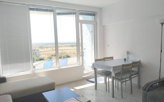 Zweizimmerwohnung mit Balkonen und Blick auf den Pool in Koschariza ID: 49014