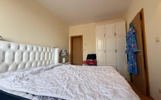 Drei-Zimmer-Wohnung mit zwei Schlafzimmern im Komplex „Raiyski Sad“, Sweti Wlas ID: 79084