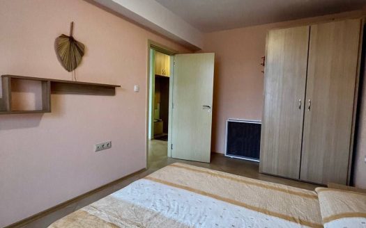Zweizimmerwohnung mit Blick auf den Pool – praktisches Format für Leben und Vermietung ID: 80774