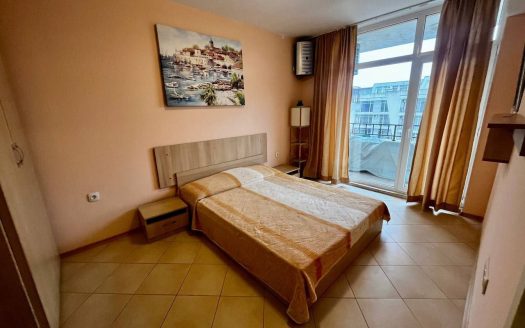 Zweizimmerwohnung mit Blick auf den Pool – praktisches Format für Leben und Vermietung ID: 80774