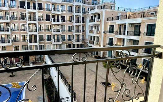 Zweizimmerwohnung mit Blick auf den Pool im neuen Haus, Emperium — Sweti Wlas ID: 80342