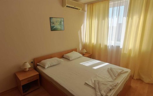 Zwei-Zimmer-Wohnung mit Blick auf den Pool – Komplex „Crown Fort“, Sweti Wlas ID: 88929