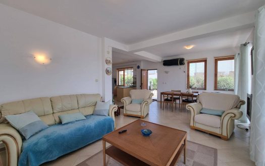 Zweistöckiges Haus mit Pool in Goriça ohne Supportgebühr ID: 56447