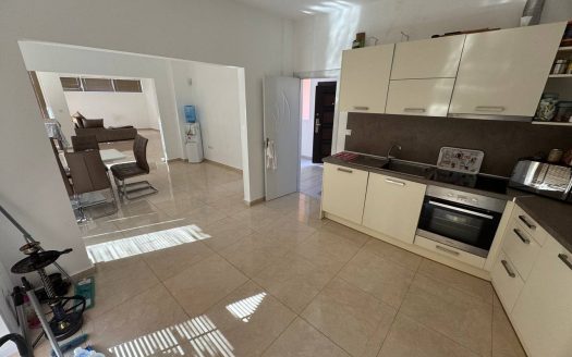 Haus mit Grundstück, Pool und Parkplatz – Rawda ID: 85429