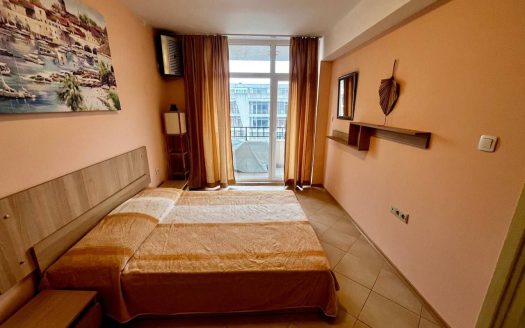 Zweizimmerwohnung mit Blick auf den Pool – praktisches Format für Leben und Vermietung ID: 80774