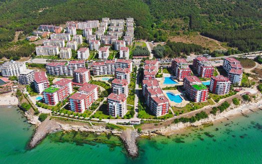 Zwei-Zimmer-Wohnung mit Blick auf den Pool – Komplex „Crown Fort“, Sweti Wlas ID: 88929
